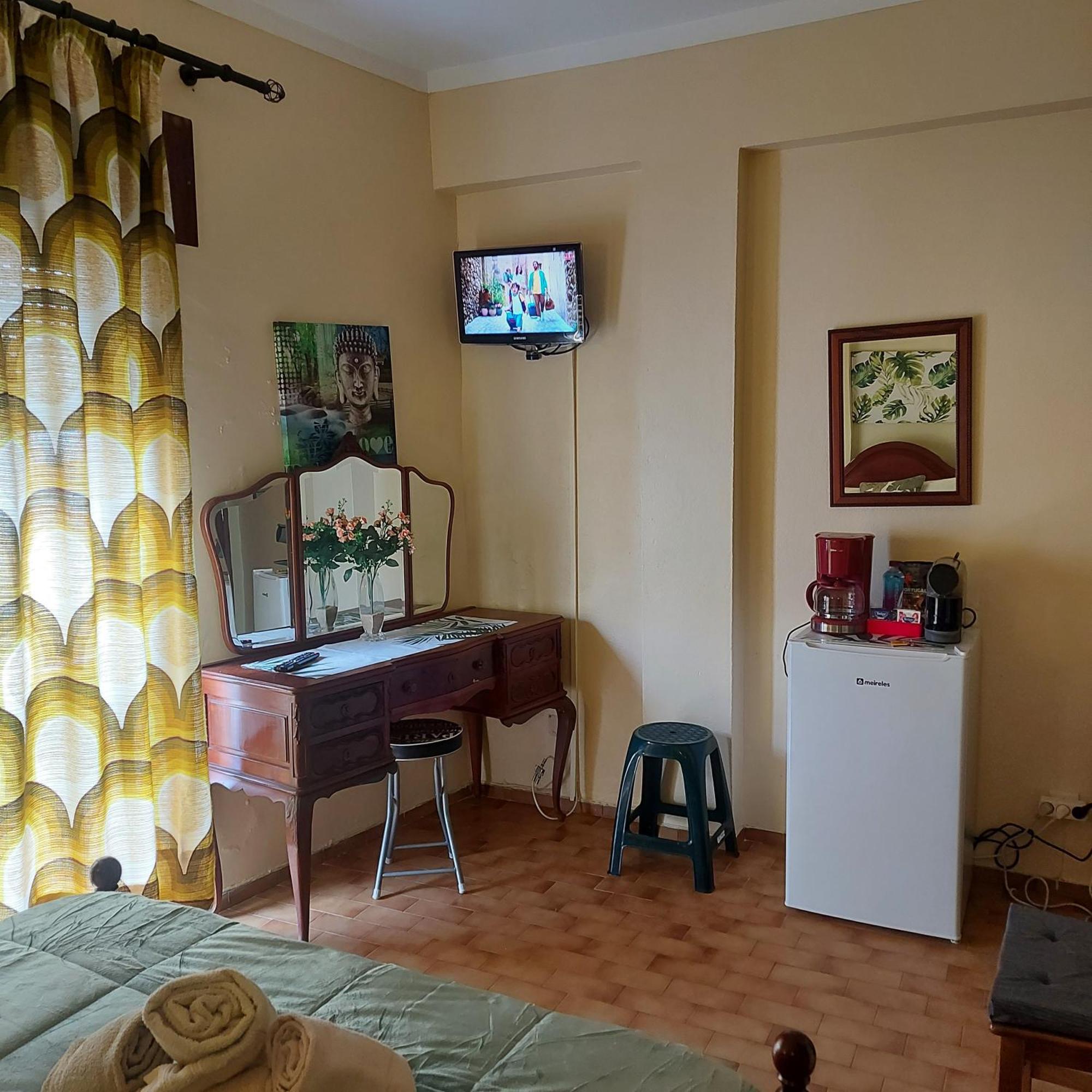 Guest House Pacifica Quarteira Ruang foto