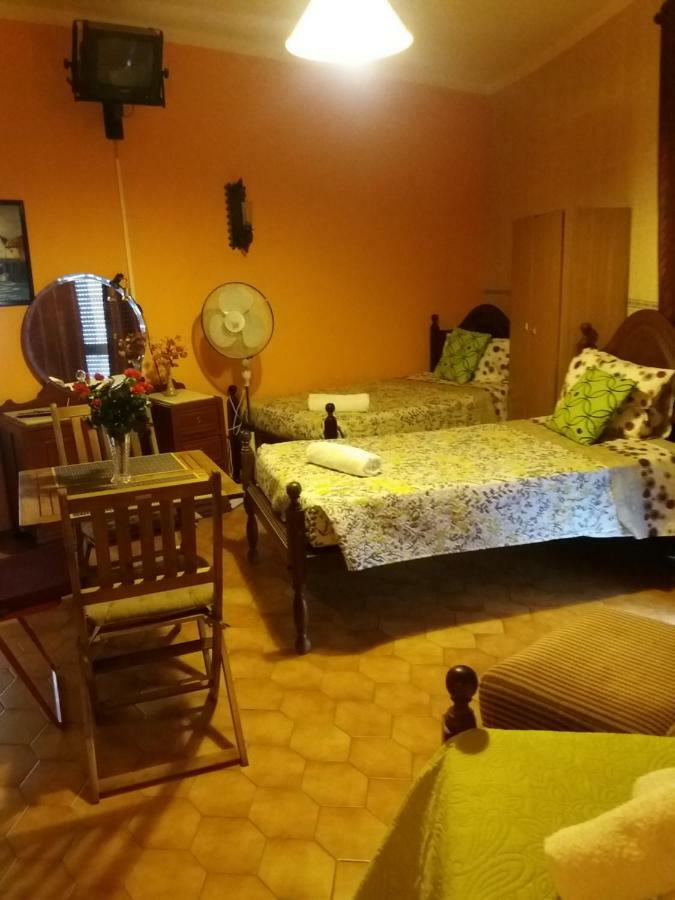 Guest House Pacifica Quarteira Bagian luar foto